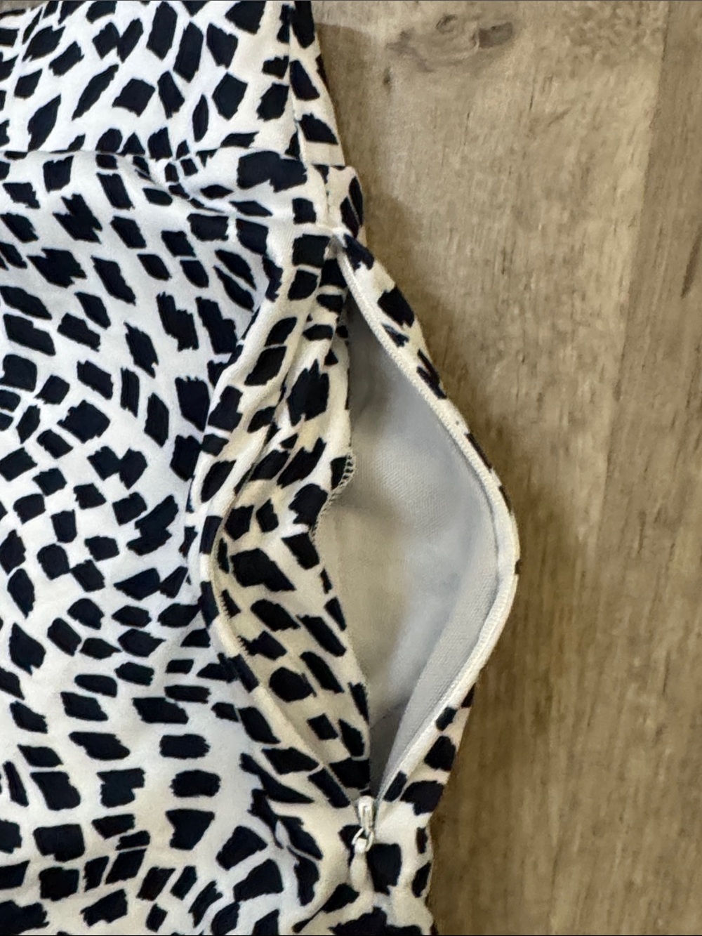 Chico's Black and White Abstract Print Mini Skirt size Chicos 2 or 12 - Picture 10 of 10